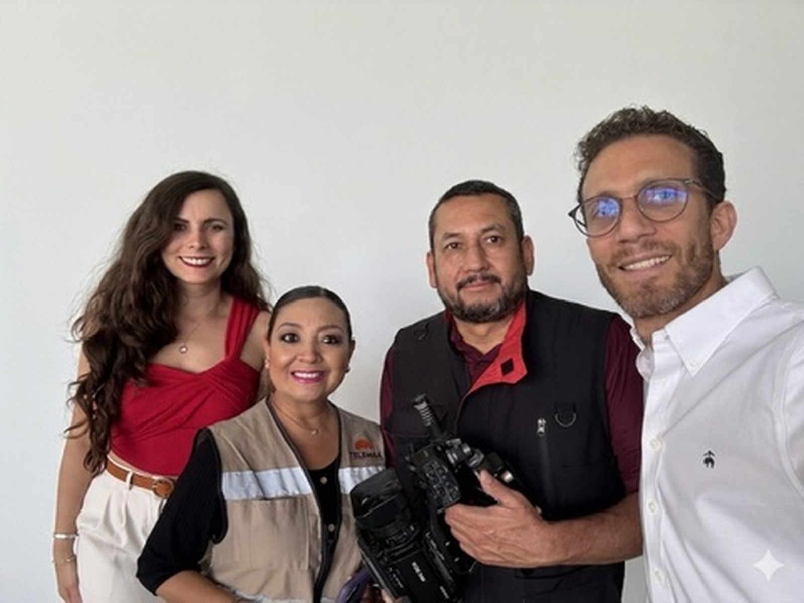 Selfie Telemar con cuatro adultos