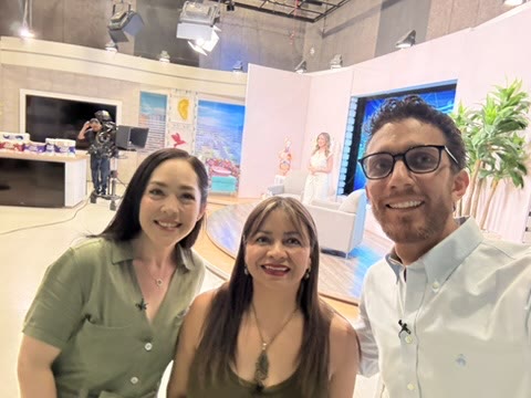 Equipo de Familia Sin Gluten en un estudio de televisión