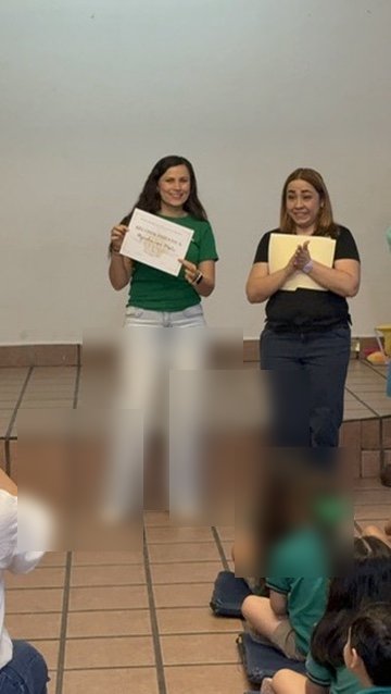 Entrega de diplomas en la escuela
